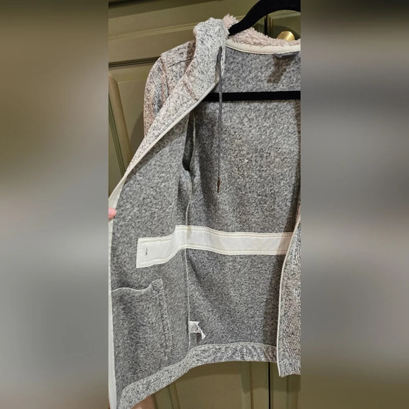 C - Eddie Bauer zip up jacket with fleece lining and sherpa hood - Picture 6 of 7